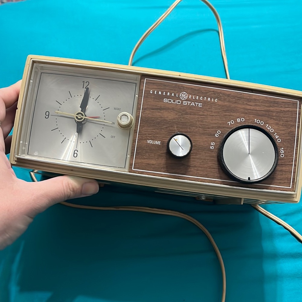 Vintage 1960's GE, Woodgrain, Solid State AM Alarm Clock Radio